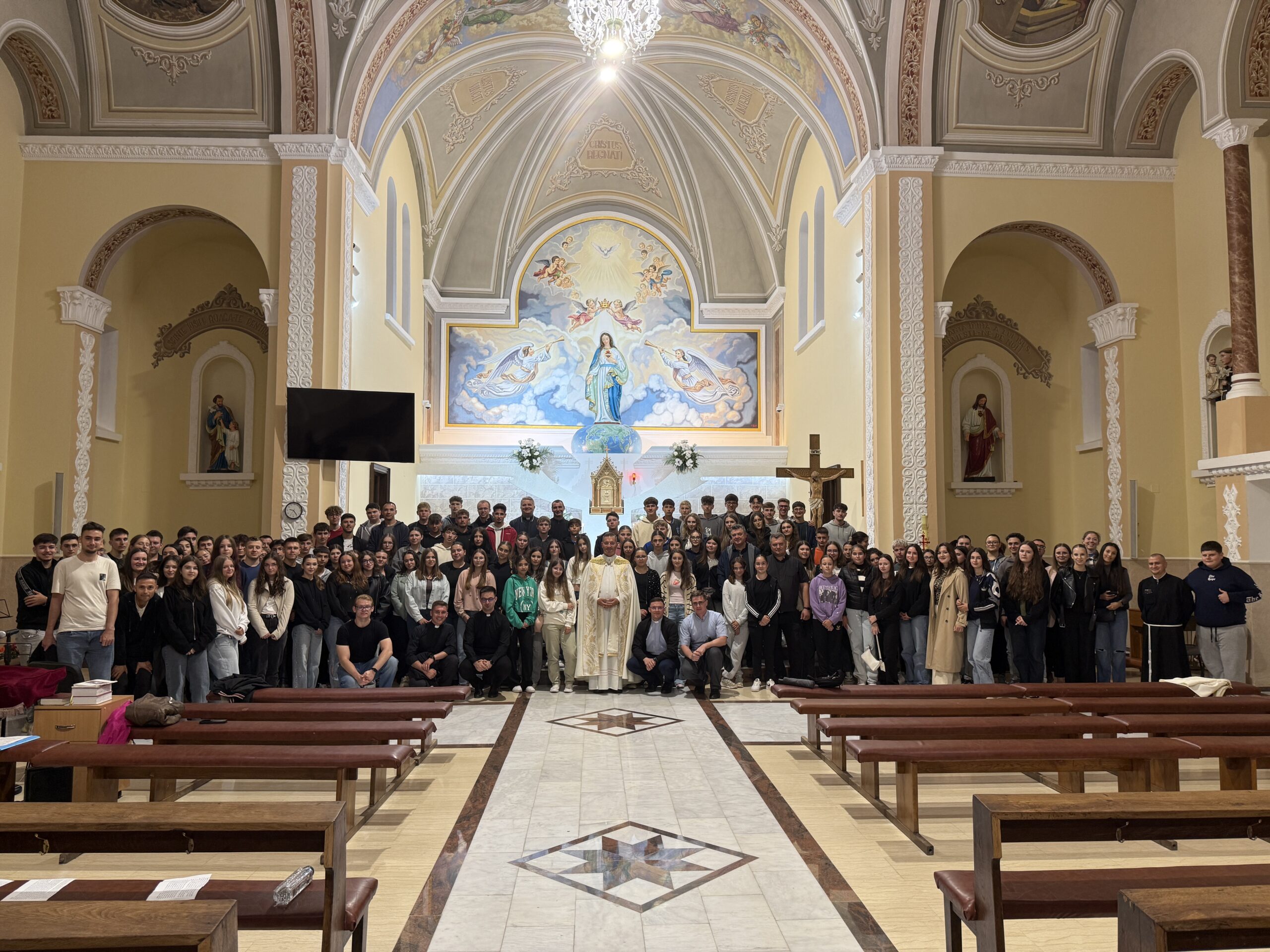 You are currently viewing Adorația cu tinerii din Decanatul de Bacău-Centru – 12.09.2025