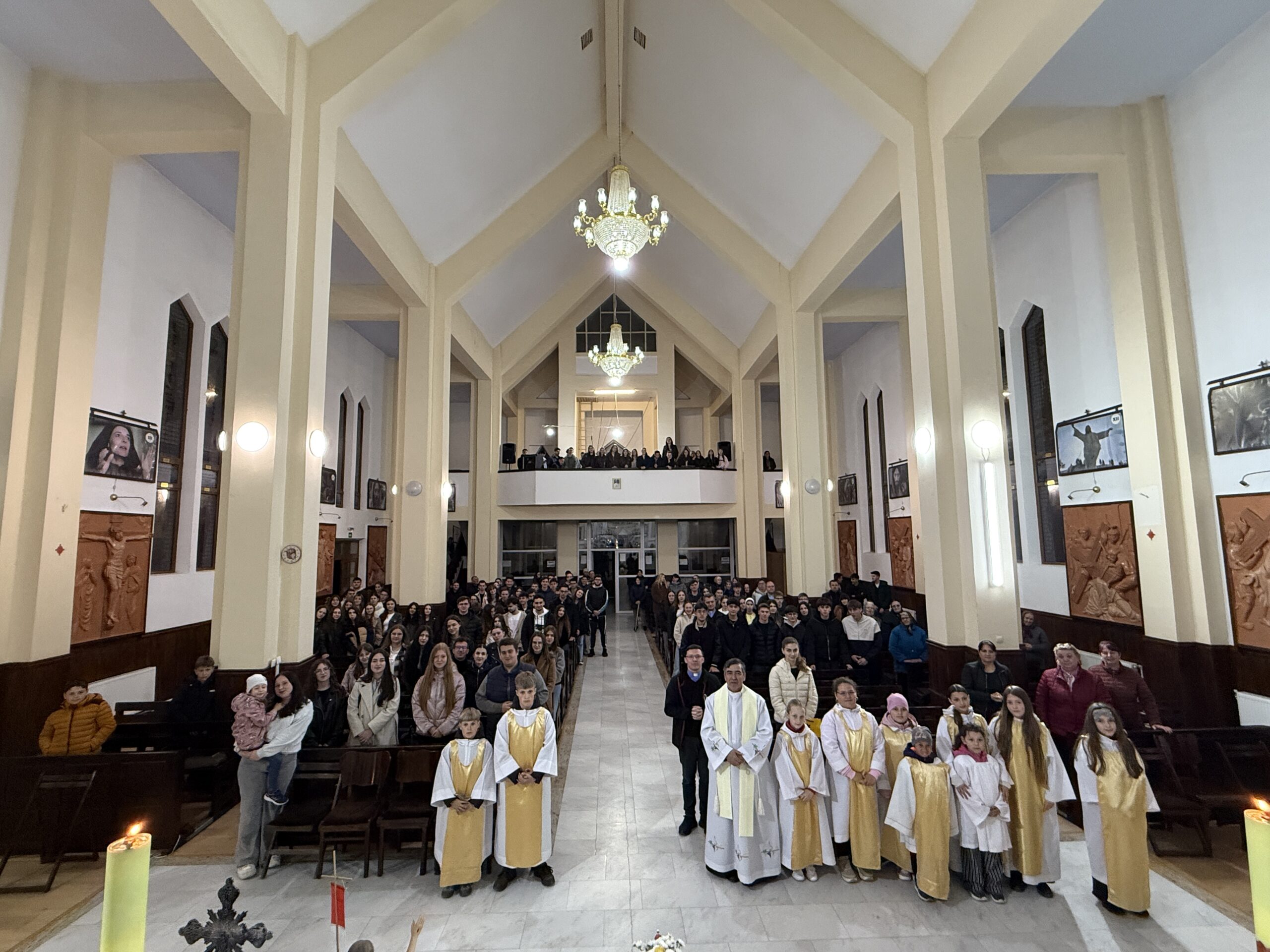 You are currently viewing Adorație cu tinerii din Decanatul de Bacău-Centru la  Coman – 14.04.2026